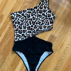 Leopard Print/Black One Shoulder Cutout Swimsuit- Size Small